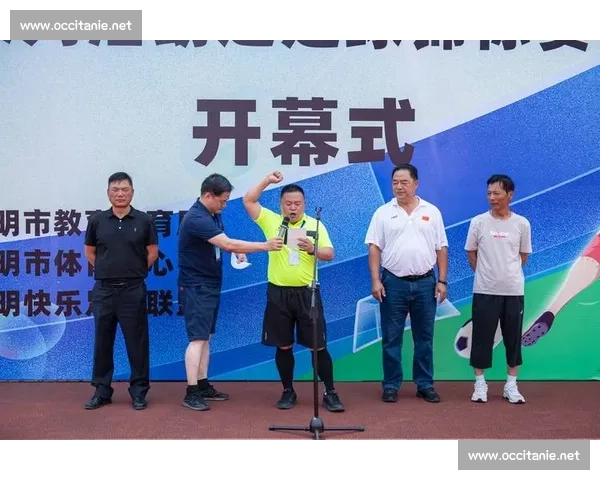 围绕球迷文化演变与激情表达的体育社群认同与城市精神交织研究